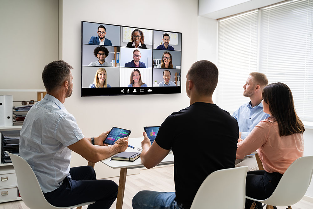 Symbolbild Hybride Meetings gestalten virtuu